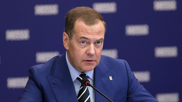 Медведев объяснил, как России следует реагировать на санкции Запада