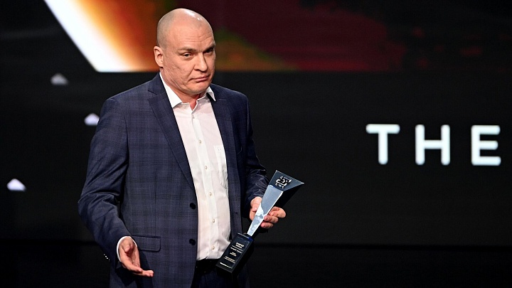 "Металлург" продлил контракт с главным тренером Разиным 