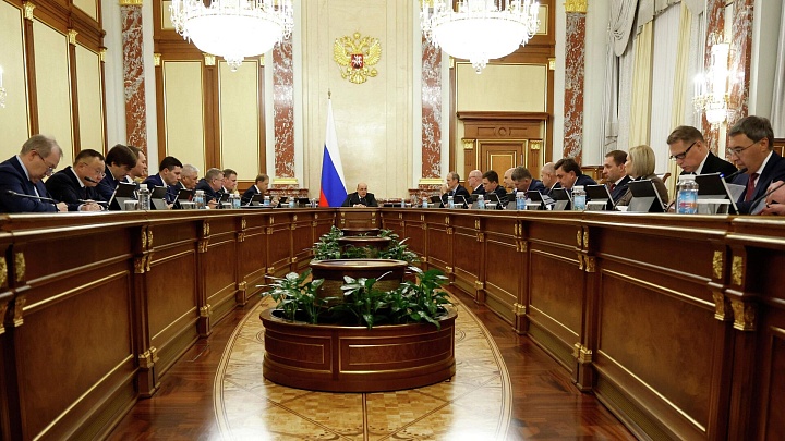 Правительство направит 33 миллиарда рублей на соцрасходы, сообщил Мишустин