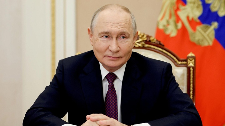 Путин призвал Шестакова поддерживать связь с людьми на новой должности