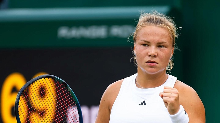 Шнайдер вышла в четвертьфинал турнира в Аделаиде
