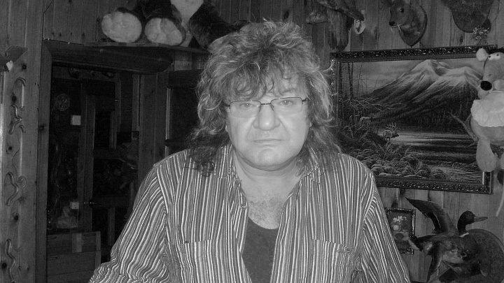 В Барнауле началось прощание с бывшим солистом "Землян" Юрием Жучковым