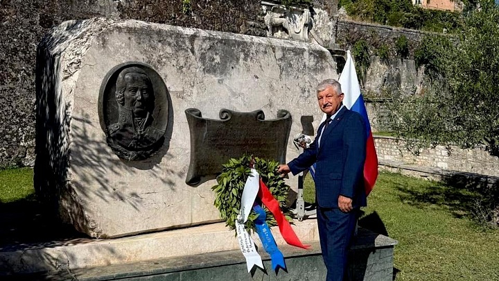 Дипломаты России почтили память адмирала Ушакова на Корфу