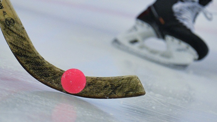 "СКА-Нефтяник" продлил победную серию в чемпионате России по бенди